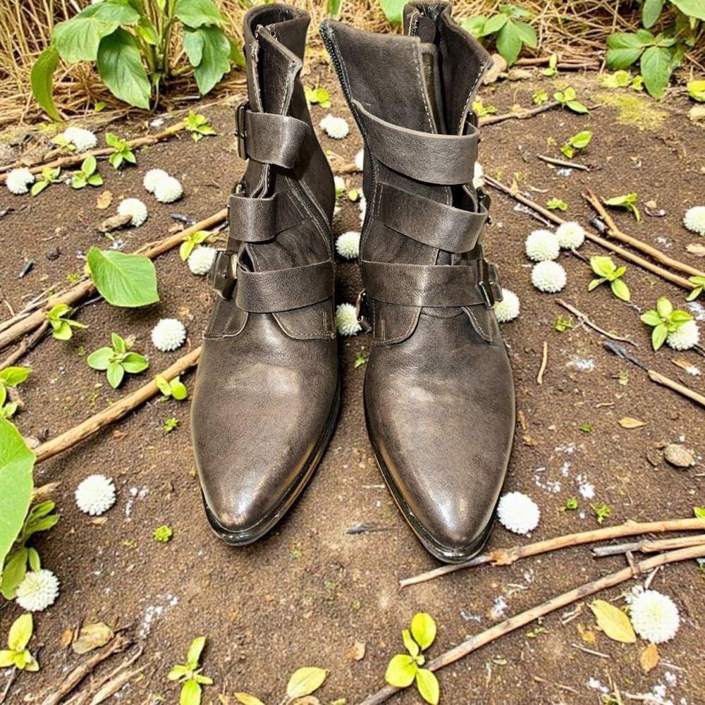 Stylish Black red green leather MDUS Ankle Boots with Buckle Straps size 8